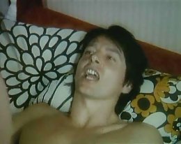 Well-hung ロシアの少年は彼のゲイ仲間で乾燥吸い込ま