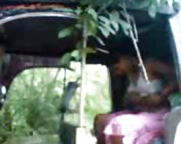 かなり日本の学校の女の子