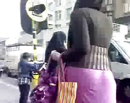 2 女性のオフィスで