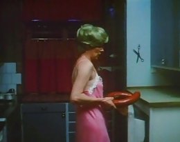 大きなドミナは、彼女の小さなスレーブ